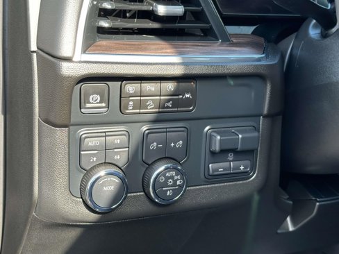 Certified 2025 Chevrolet Suburban Z71 w/ Comfort Package image 12