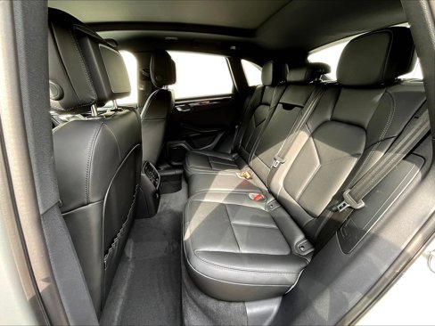 New 2026 Porsche Macan image 19