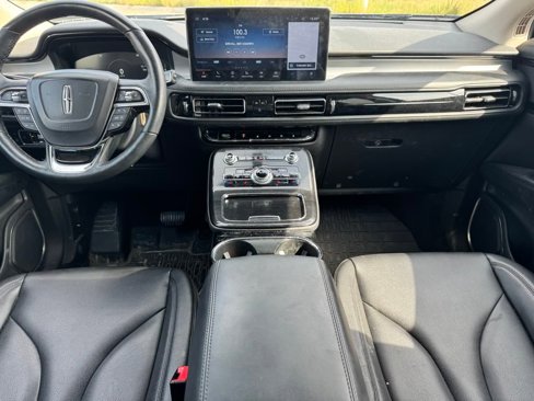 Used 2023 Lincoln Nautilus AWD w/ Premium Package image 9