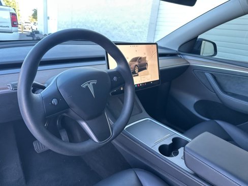 Used 2024 Tesla Model Y Long Range image 10
