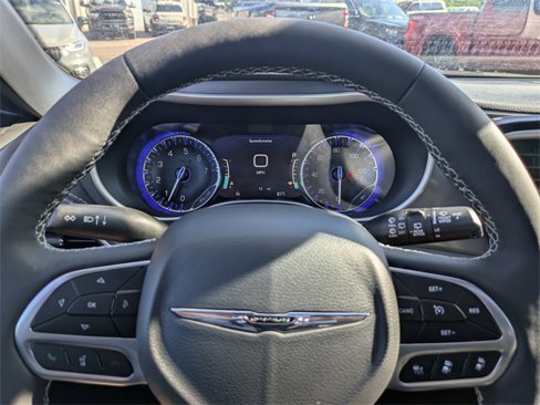 New 2025 Chrysler Pacifica Select w/ Uconnect Theater Family Group image 27