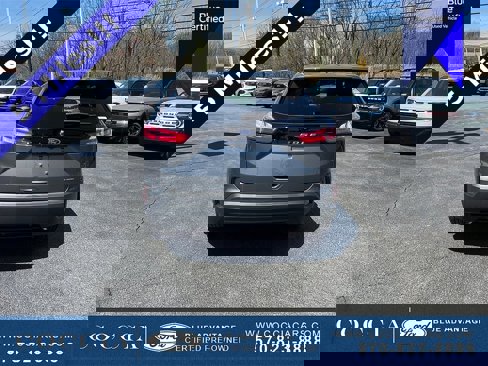 Used 2024 Ford Edge SE image 6