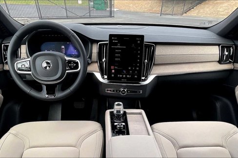 New 2026 Volvo XC90 B6 Plus w/ Protection Package Premier image 7