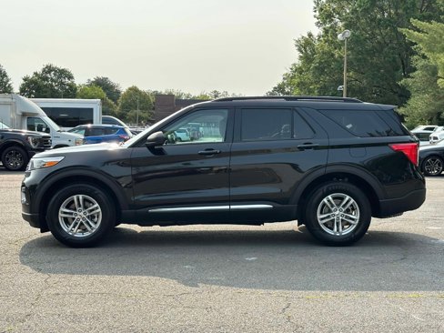 Used 2022 Ford Explorer XLT image 2
