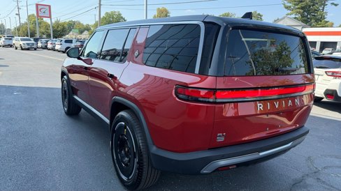 Used 2025 Rivian R1S Adventure image 9