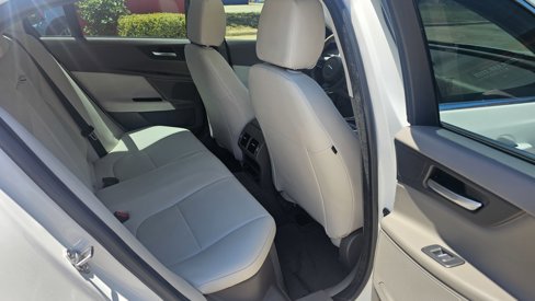 Used 2019 Jaguar XE image 27