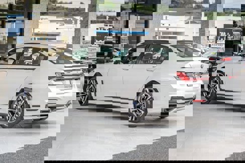 Used 2021 BMW 740i xDrive w/ M Sport Package image 7