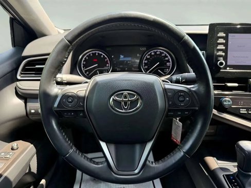 Used 2021 Toyota Camry SE image 12