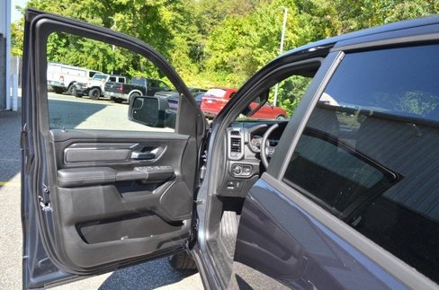 New 2025 RAM 1500 4x4 Crew Cab image 12