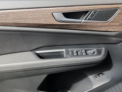 New 2025 Volkswagen Atlas SEL image 6