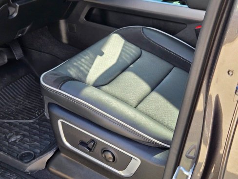 New 2026 RAM 1500 Laramie w/ Night Edition image 21
