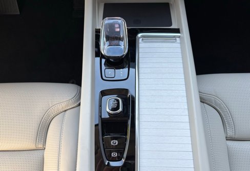 New 2026 Volvo XC60 B5 Ultra w/ Climate Package image 12