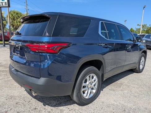 Used 2023 Chevrolet Traverse LS image 4