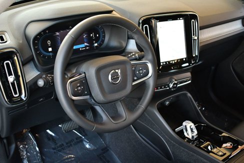 Used 2024 Volvo XC40 B5 Plus image 37