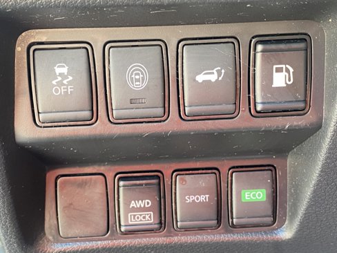 Used 2020 Nissan Rogue SV image 15