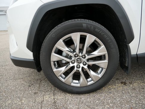 Used 2021 Toyota RAV4 XLE Premium image 9