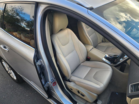 Used 2016 Volvo XC60 T5 Premier w/ Proximity Package image 13