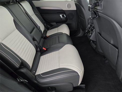 Certified 2024 Land Rover Discovery Dynamic SE image 17