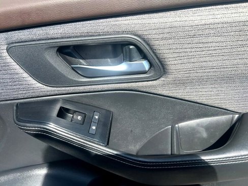 Used 2021 Nissan Rogue SV image 10