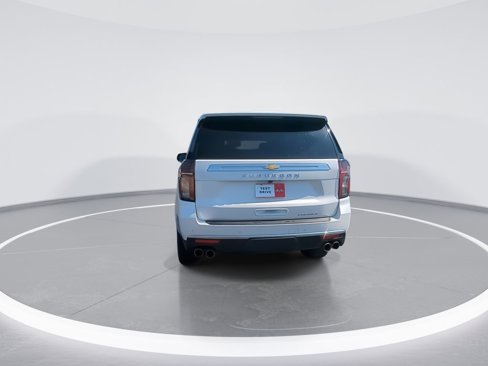Used 2024 Chevrolet Suburban Premier image 7