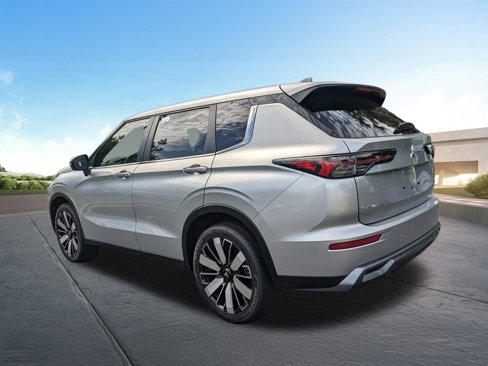 New 2025 Mitsubishi Outlander SE image 6