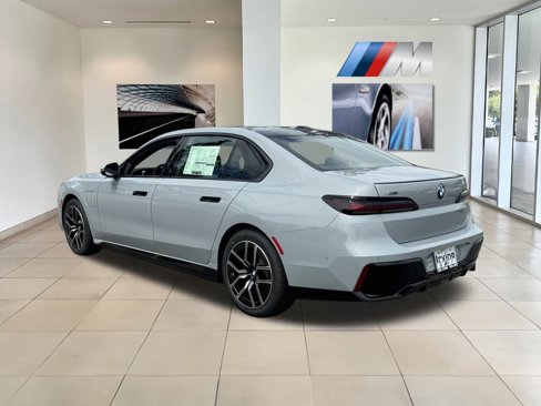 New 2026 BMW 750e xDrive image 11