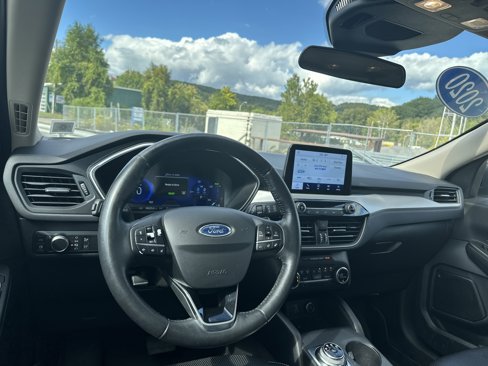Used 2020 Ford Escape SE Sport image 14