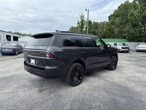 New 2025 Lincoln Navigator Reserve image 5