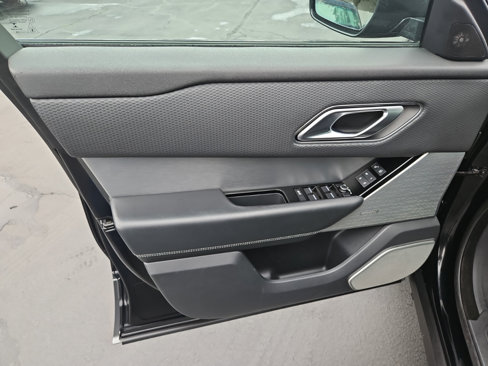 Used 2019 Land Rover Range Rover Velar R-Dynamic SE image 24