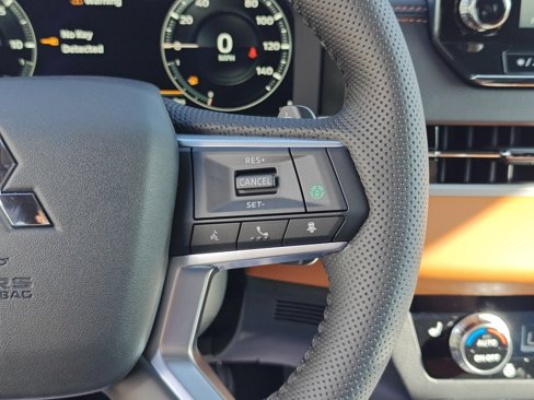 New 2025 Mitsubishi Outlander 4WD Plug-In Hybrid image 16