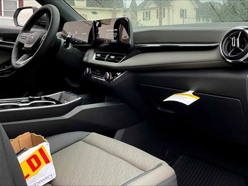 New 2026 Chevrolet Equinox LT w/ Convenience Package II image 10