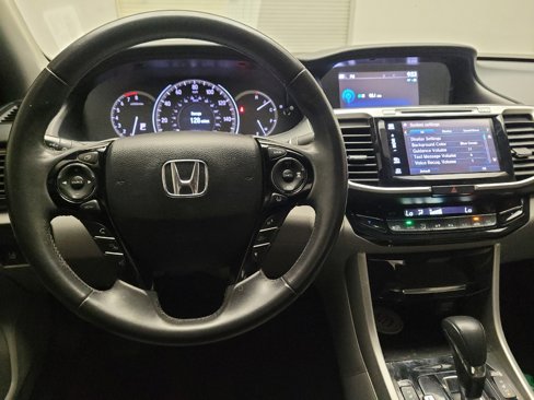 Used 2017 Honda Accord Touring image 22