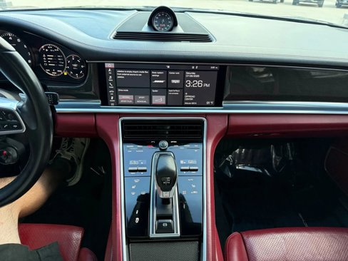 Used 2018 Porsche Panamera 4S image 24