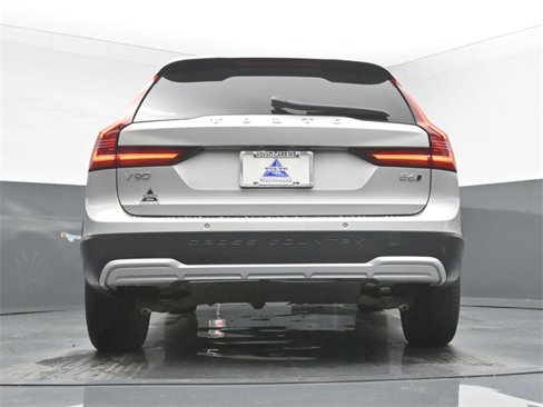 Used 2024 Volvo V90 B6 Cross Country Ultimate image 43