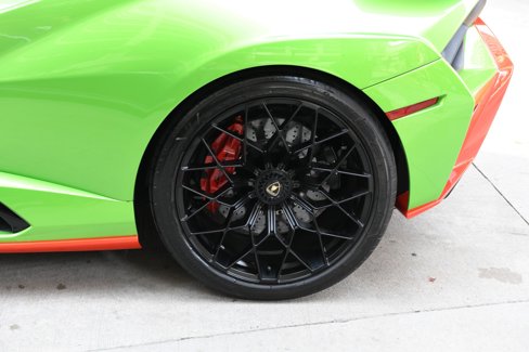 Used 2022 Lamborghini Huracan STO image 25