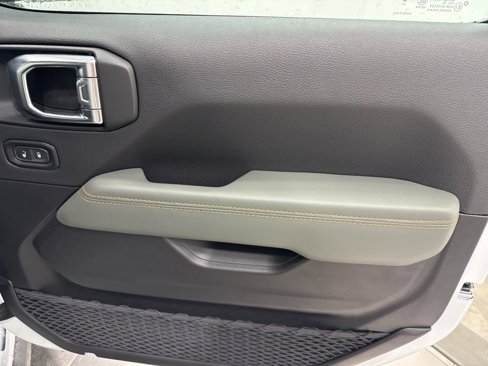 New 2025 Jeep Gladiator Mojave image 16