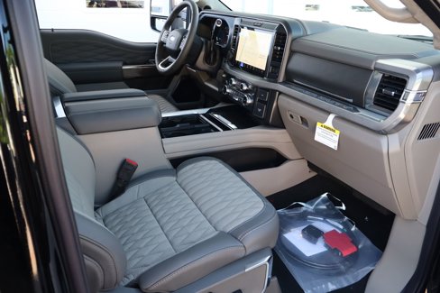 Used 2025 Ford F450 Platinum w/ Platinum Plus Package image 35