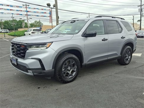 Certified 2025 Honda Pilot TrailSport image 3