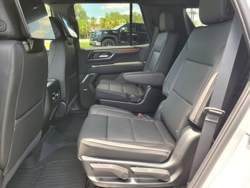 New 2025 GMC Yukon Denali w/ Denali Reserve Package image 4