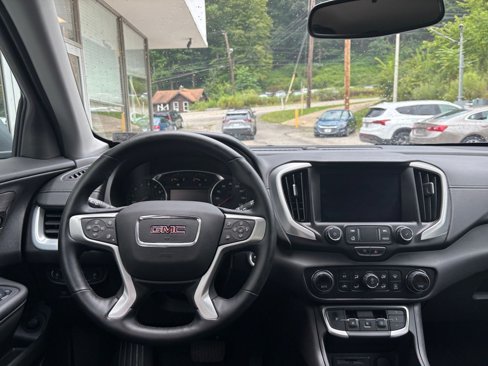 Used 2024 GMC Terrain SLT image 34