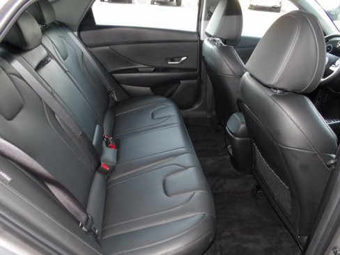 Used 2024 Hyundai Elantra Limited image 30