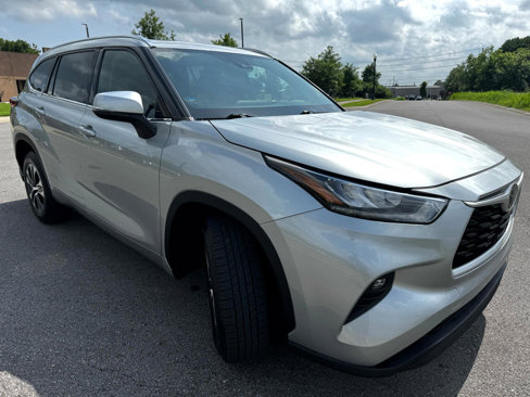 Used 2020 Toyota Highlander XLE image 3
