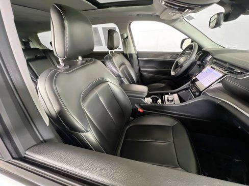 Used 2023 Jeep Grand Cherokee L Limited image 27