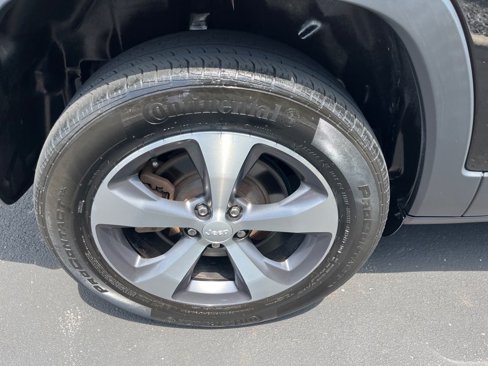Used 2021 Jeep Cherokee Limited image 19