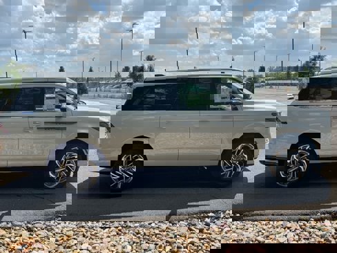 New 2025 Lincoln Navigator L Reserve image 6