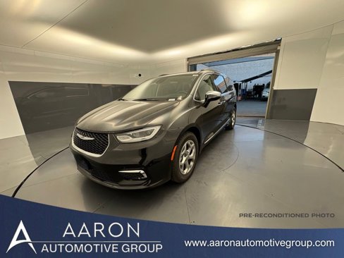 Used 2023 Chrysler Pacifica Limited image 1