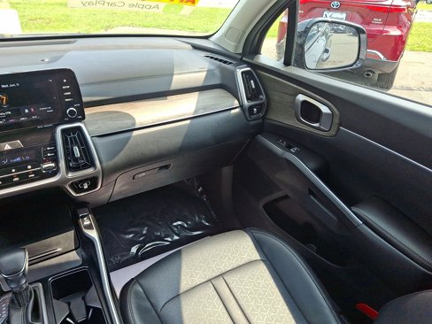 Used 2022 Kia Sorento S image 11