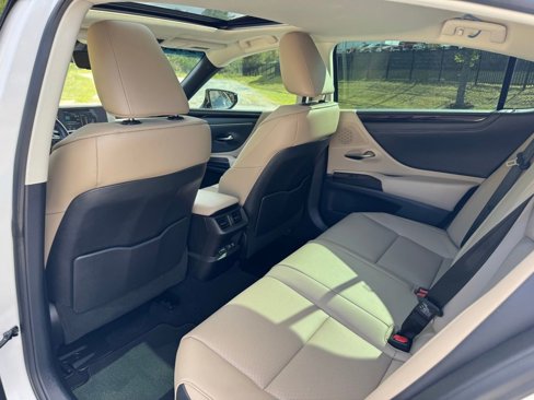 Used 2020 Lexus ES 300h w/ Premium Package image 26