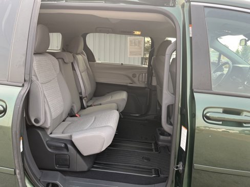 Used 2024 Toyota Sienna LE image 30