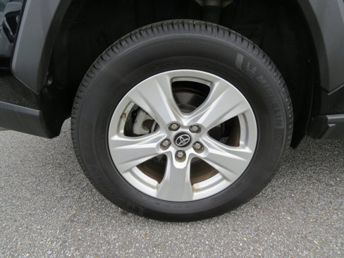 Used 2019 Toyota RAV4 LE image 10